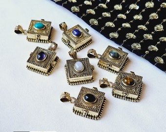 Square Secret box, Prayer box, Ethnic pendents, Amulet pendent, Vintage indian box, Indian taviz amulet container, Brass pendents