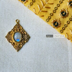 Tribal maansteen messing stenen bedel, tribal messing stenen bedels, messing bedels voor macramé, messing bedels voor macramé en sieraden maken, SC35