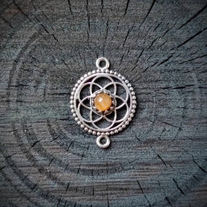 Dije de piedra, Dije de latón con piedra plateada, Dije de latón para macramé, Dije de latón para macramé y joyería SSP13