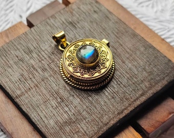 Secret box, Prayer box, Ethnic pendents, Amulet pendent, Vintage indian box, Indian taviz amulet container, Brass pendents