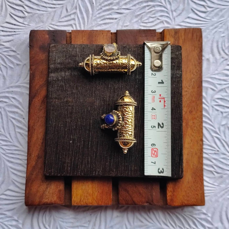 Engraved Secret box, Prayer box, Ethnic pendents, Amulet pendent, Vintage indian box, Indian taviz amulet container, Brass pendents image 9