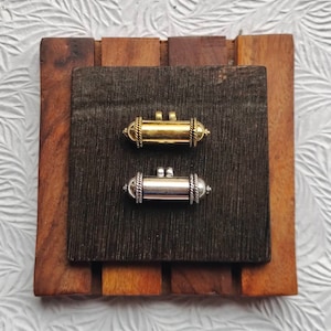 Mittlere geheime Box, Gebetsbox, ethnische Anhänger, Amulettanhänger, Vintage indische Box, indischer Taviz-Amulettbehälter, Messinganhänger