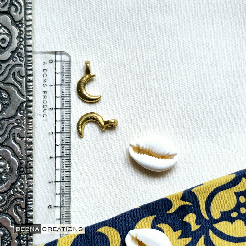 Amuletos de latón lunar, Z134, Amuletos de latón, Amuletos crudos, amuletos, Amuletos para macramé y fabricación de joyas, 17 10 mm, Fabricación de micro macramé imagen 3