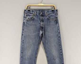W32 L32 Vintage Levis 501 Distressed Dirty Jeans Levis Mid Rise Medium Wash Denim Levis Button Fly Classic Boyfriend Rebuild Jeans Tamanho 32