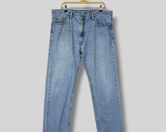 Jeans Levi’s 505 Regular Straight Fit Vintage W39 L30 / Tiro alto, mezclilla lavada media / Jeans estilo "dad jeans" reconstruidos con efecto desgastado estilo Y2K, talla 39