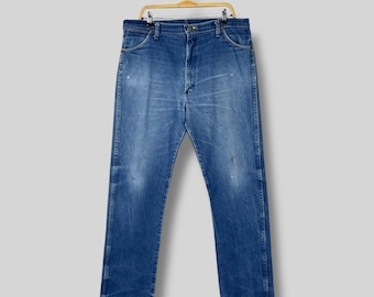 Vintage 90s Wrangler 13MWZ Cowboy Cut Jeans W38 L33 / High Waisted Blue Broken Twill Denim / Distressed Western Workwear Made in Mexico
