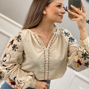 Blumige bestickte Bluse, viktorianische Bluse, mexikanische Bluse, weiße Bluse, Bluse Frauen, Geschenk für sie, Geschenk für ihn Bild 3