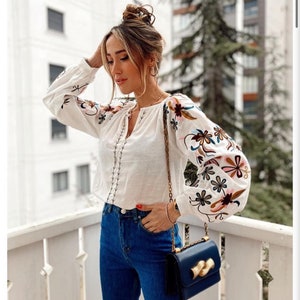 Blumige bestickte Bluse, viktorianische Bluse, mexikanische Bluse, weiße Bluse, Bluse Frauen, Geschenk für sie, Geschenk für ihn Bild 7