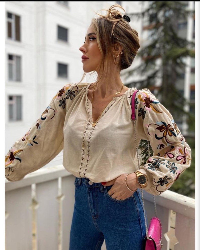 Blumige bestickte Bluse, viktorianische Bluse, mexikanische Bluse, weiße Bluse, Bluse Frauen, Geschenk für sie, Geschenk für ihn Bild 2