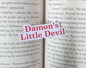 Damons lilla djävulsklistermärke | Devil’s Night-serien av Penelope Douglas Merch
