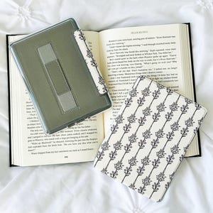Floral Clear Kindle Case | Kindle Paperwhite 6.8”, Kindle Oasis, Kindle ColorSoft, Smut Reader, Book Lover, Bookish Gift, Bookish Minimal