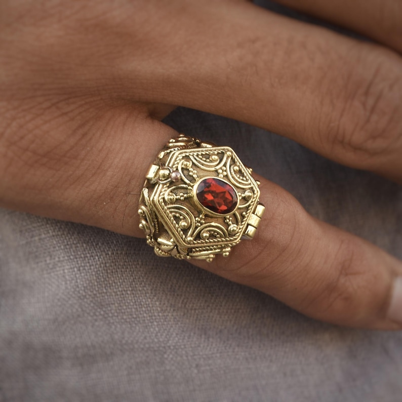 Gorgeous Garnet: The January Birthstone