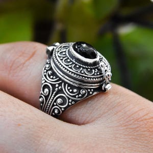 Compartiment caché pour bague empoisonnée, Bijoux gothiques de crémation, Boîte à pilules, Mémorial unique, Bague victorienne Witchcore