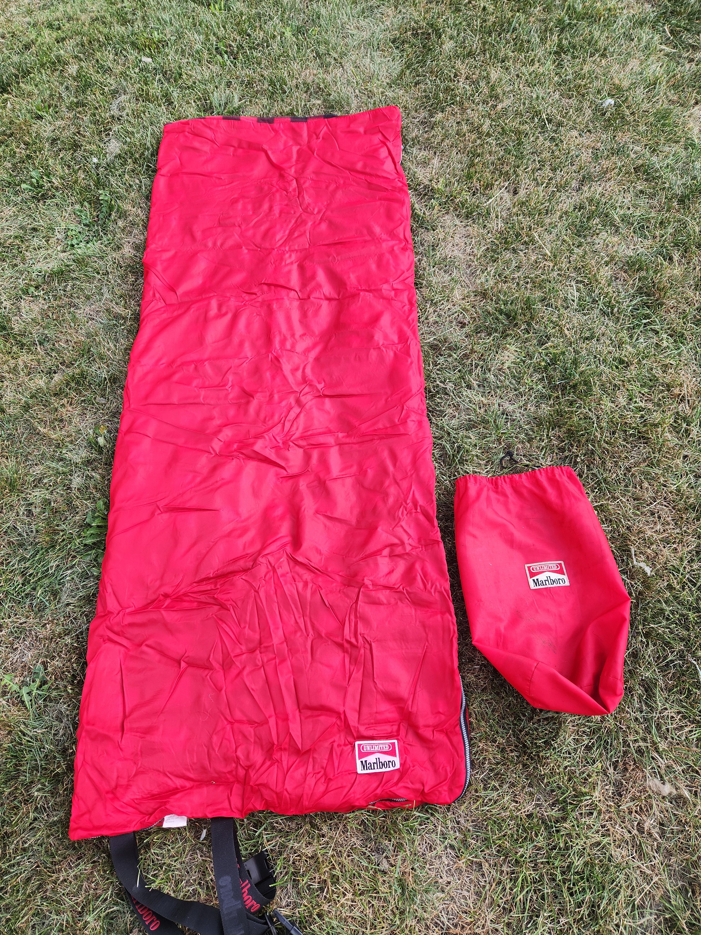 VINTAGE Marlboro Sleeping Bag With Carrying Bag | eBay Marlboro 7 Ft  Nylon Sleeping Bag Red Plaid Flannel Lining With Case main image 1