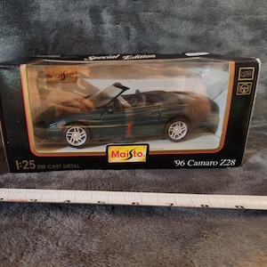 J* Vintage Maisto 1996 Chevrolet Camaro Z28 1:25 Die Cast Model Car metal green