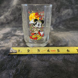 Figura vintage de Mickey Mouse de cristal de Disney World con motivo del milenio del Reino Animal