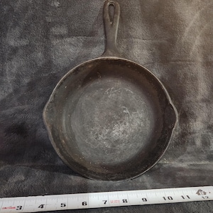 J* Vintage 8&quot; Cast Iron skillet Possibly Wagner Ware?