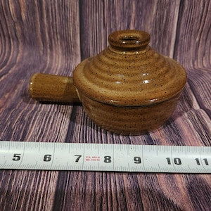Vintage stoneware 5&quot; soup/bean pan with lid