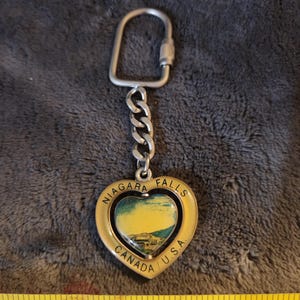 Vintage Keychain Niagara Falls Canada and USA Key Ring Rotating Spinner Fob