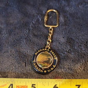 Vintage Keychain Niagara Falls Canda and USA Key Ring Rotating Spinner Fob