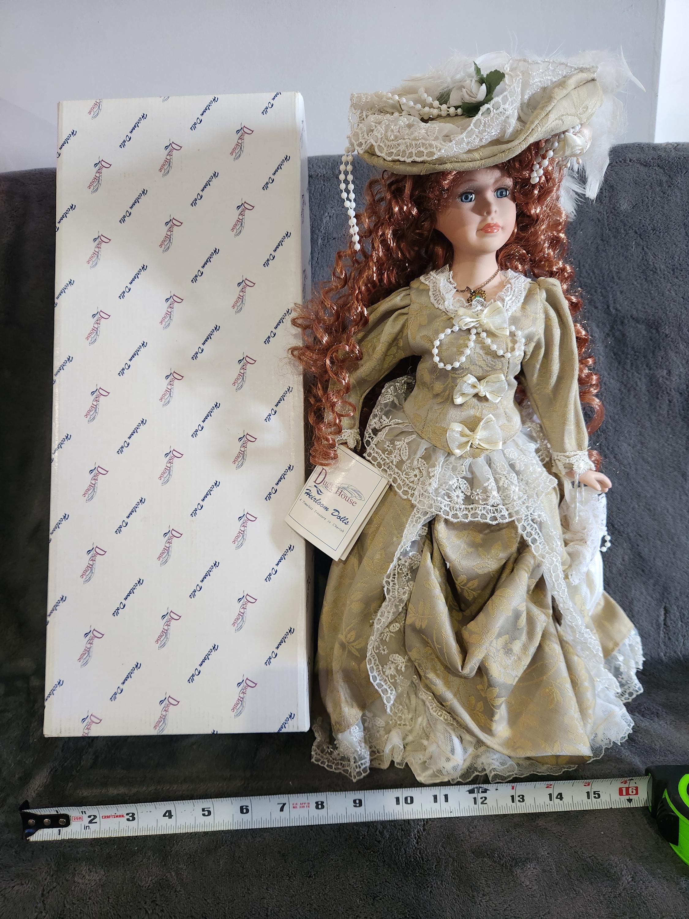 green emerald velvet dress Vintage Germany Porcelain Doll Rose Velvet Dress 41 CM main image 1