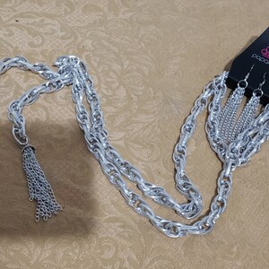 New Paparazzi silver tone rope/scarf Necklace and earrings set