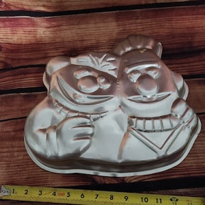 Vintage 1970s Wilton Burt and Ernie cake pan Sesame St.