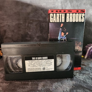 J* Vintage 1992 This is Garth Brooks VHS tape