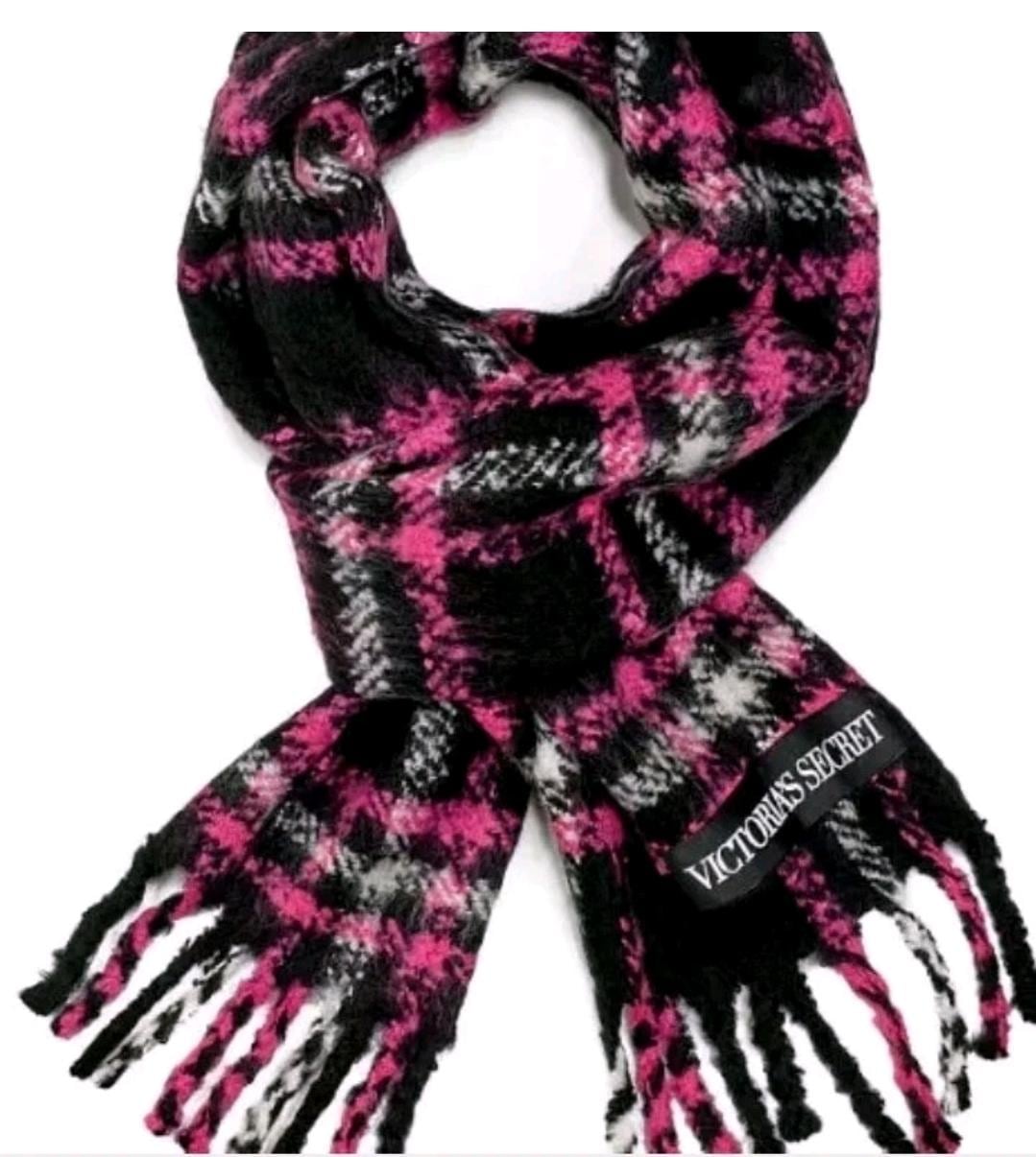 B* Brand New Victoria's Secret Plush Plaid Scarf Black Fuchsia