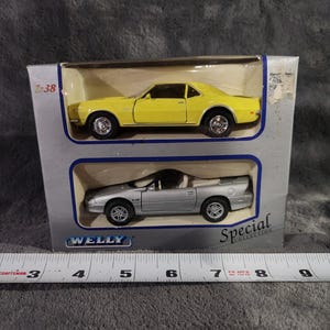 J* Vintage Welly set of 2 Chevrolet Camaro Z28 1/36 Scale Diecast (Yellow & Silver)