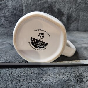 BC* Disney Toy Story Woody Rae Dunn de Magenta WOODY taza de café Letras negras imagen 5