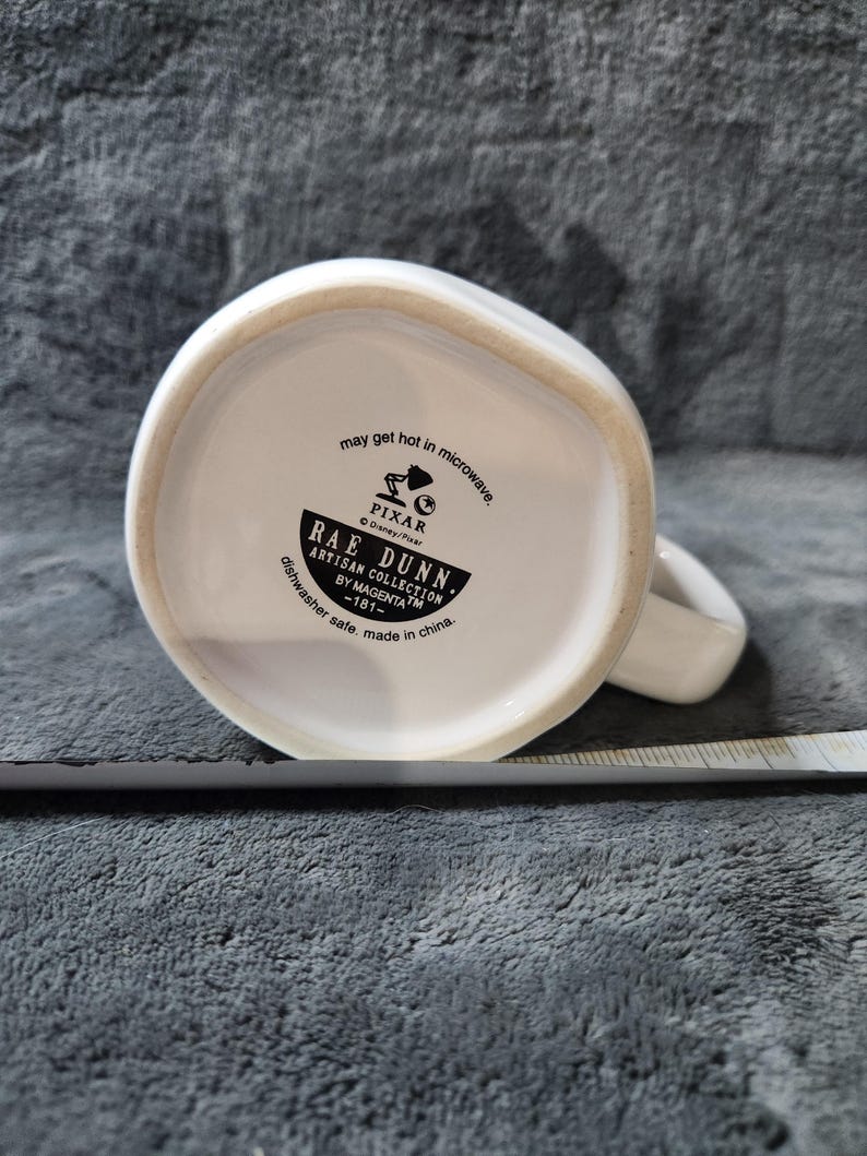 BC* Disney Toy Story Woody Rae Dunn de Magenta WOODY taza de café Letras negras imagen 5