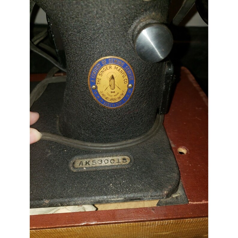 Beautiful Vintage Singer 12823 Portable Electric Sewing Etsy