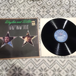 J* Vintage 1982 WWII By Willie Nelson and Waylon Jennings LP vinyl record rca