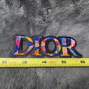 Nuova toppa termoadesiva o ricamata/cucita ispirata a "Dior", dimensioni 3,75"×1,25".