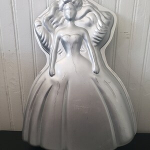 Vintage 1992 Mattel Barbie Wilton Cake pan 15.5"