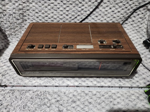 Vintage Sears Roebuck AM/FM Radio and Alarm Clock - Etsy