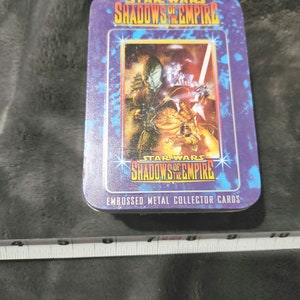 J * Vintage NEW NOS Versiegelte Star Wars Schatten des Imperiums Geprägte Metallsammelkarten & Dose