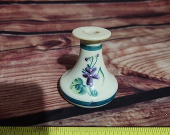 vase vintage violet avec motif floral