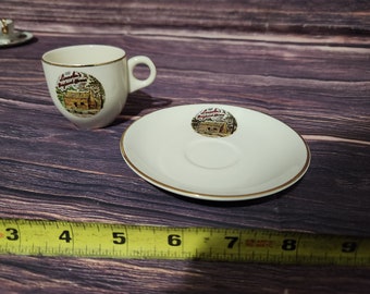 A** Vintage Lincolns boyhood home Knob Creek, Kentucky Porcelain Souvenir Cup & Saucer. Plate 4.75"