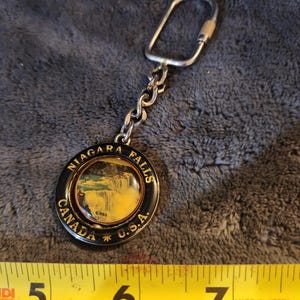 Vintage Keychain Niagara Falls Canda and USA Key Ring Rotating Spinner Fob