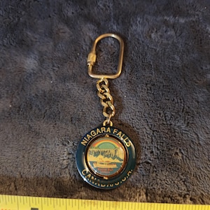 Vintage Keychain Niagara Falls Canada and USA Key Ring Rotating Spinner Fob