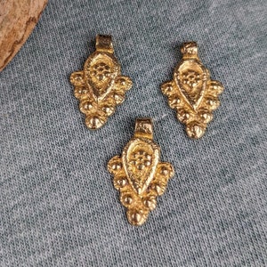 Brass pendant lace with spirals #40 for jewelry making macrame jewelry / 14 mm X 21 mm / macrame accessories / brass jewelry