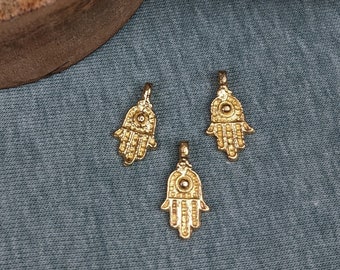 Messinganhänger Hamsa Hand #61 zur Schmuckherstellung von Makrameeschmuck / 20 mm X 12 mm / Makrameezubehör / Messingschmuck