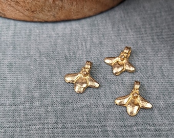 真鍮ペンダント小さな花 #56 ジュエリー作成用マクラメジュエリー / 14 mm X 14 mm / マクラメアクセサリー / 真鍮ジュエリー
