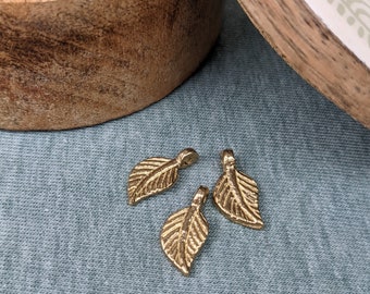 Pingente de latão folha pequena #54 para fazer joias macramê / 20 mm x 10 mm / acessórios para macramê / joias de latão