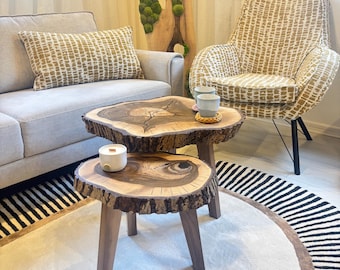 Set van 2 geoliede walnoten salontafels, met natuurlijke rand, massief hout, walnoten poten, rond Ø 45–50 cm, salontafelset van natuurlijk hout