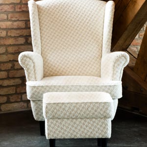 Boho fåtölj, modern, färgglad design, med fotpall och tygval