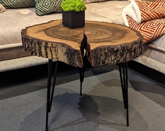 Sofatisch Couchtisch aus einer Scheibe Nussbaum Einzigartiges Holz Tischplatte 54x56 JEDER TISCH ein UNIKAT Tisch Beistelltisch