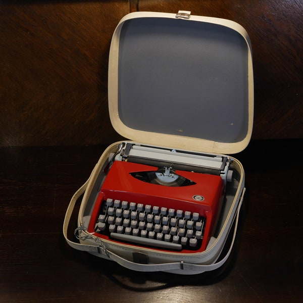 Elite Consul 2313 vintage portable typewriter Classic typewriter Birthday Unusual gift Gifts for students Working typewriter